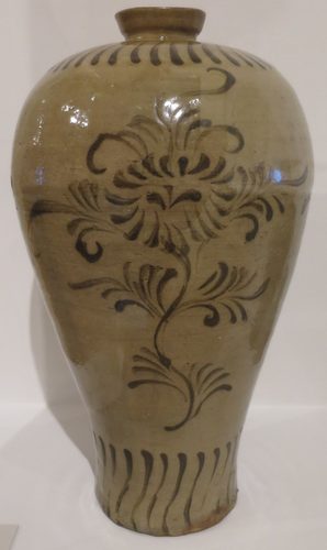 Goryeo dynasty plum blossom vase with chrysanthemum design, HMA 126 — Seoul